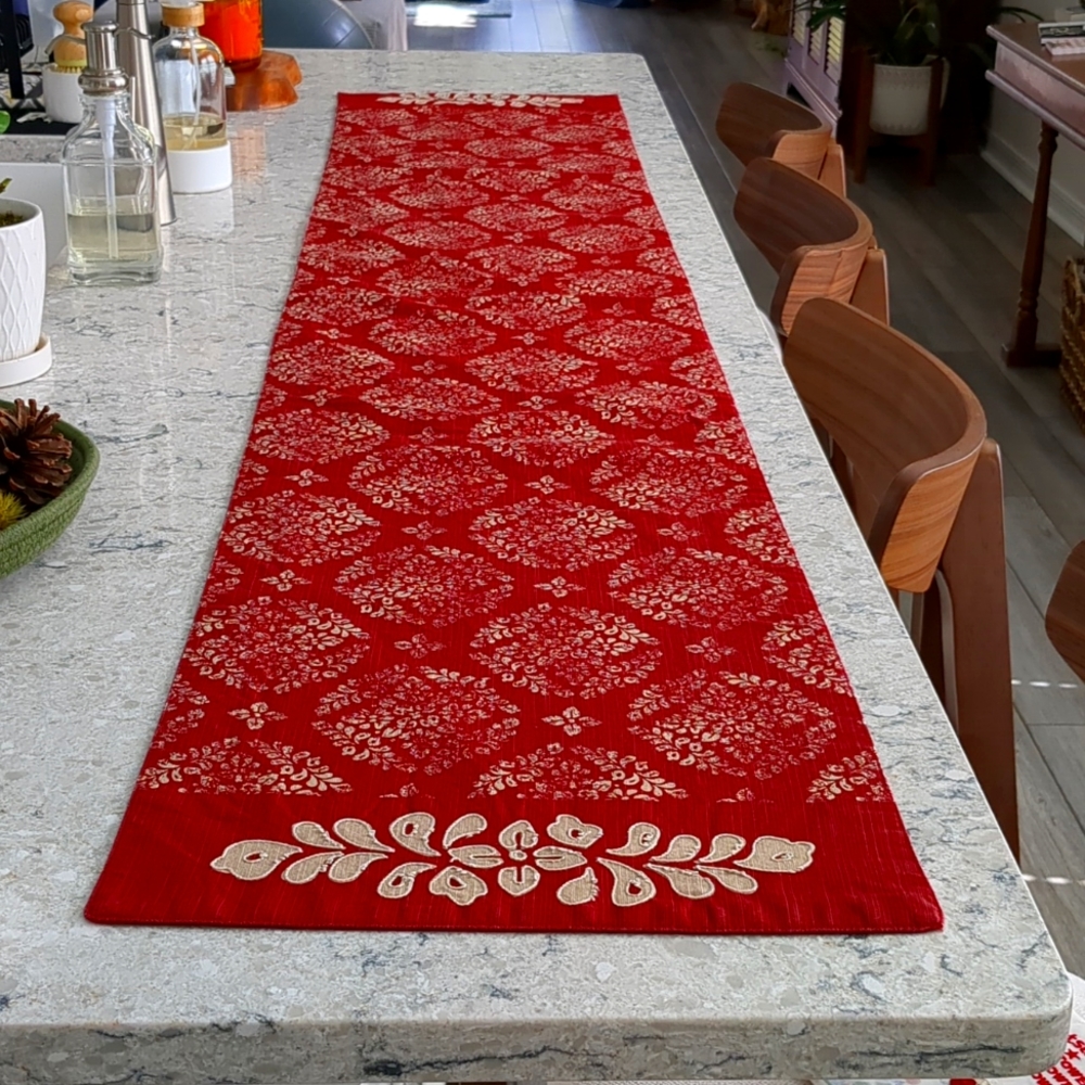 Like New Beautiful Table Runner